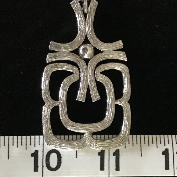Avon Vintage Necklace Silver Tone Textured Pendant Groovy! - Picture 10 of 10